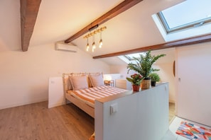4 bedrooms, WiFi, bed sheets