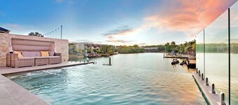 Infinitys Edge Darwin Luxury Waterfront Oasis