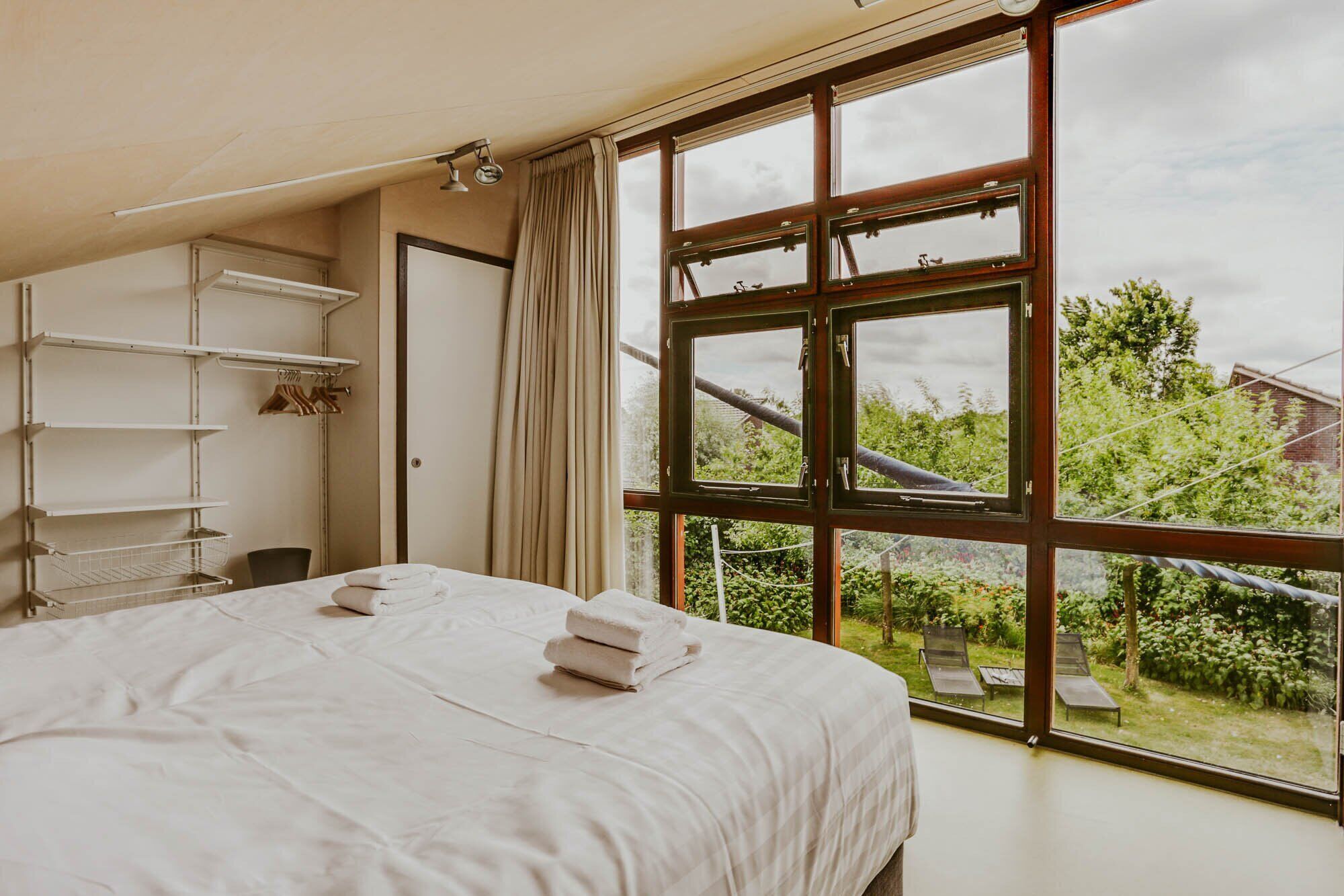 Iron/ironing board, free WiFi