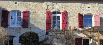 Charming house with swimming pool in the countryside