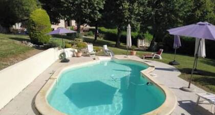 Charmante maison avec piscine en pleine campagne