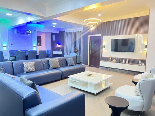 Royal 5-Bedroom Ocean View Penthouse Apartment