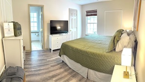 3 bedrooms, desk, iron/ironing board, travel crib