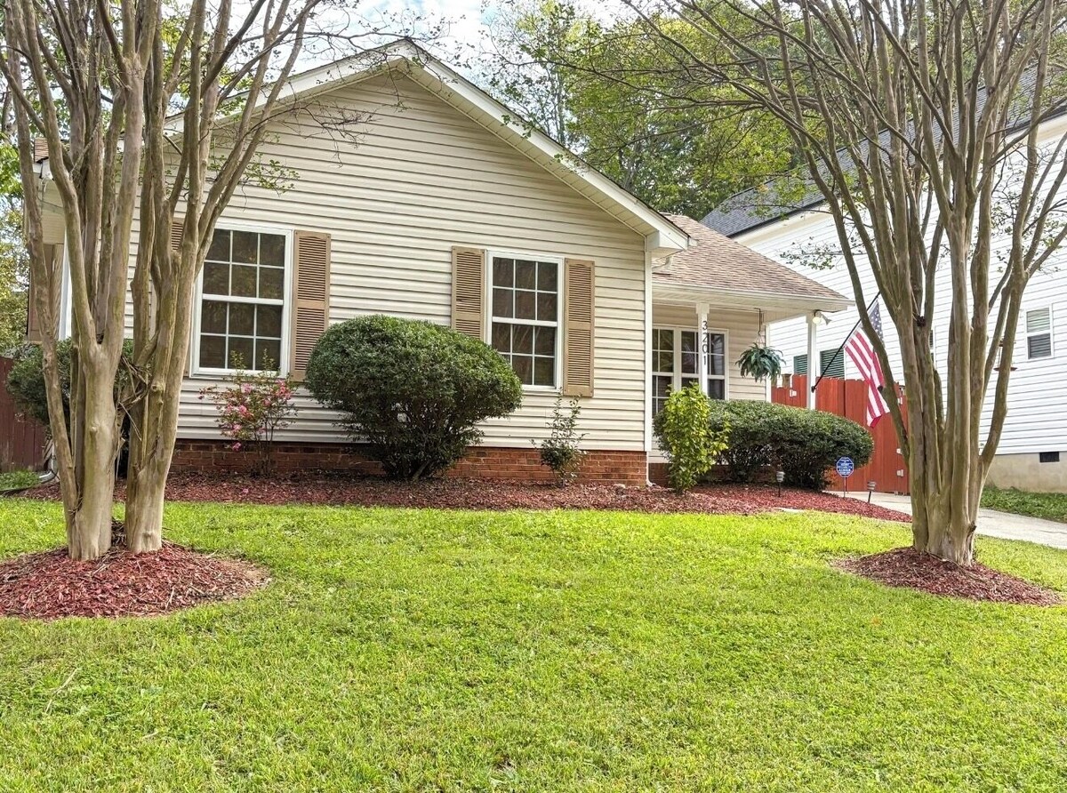 3 BR Airport, Bank of America, Spectrum Center, Outlets, Carowinds