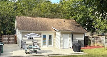 Reid Cottage: B2b family-friendly near airport and all Charlotte has to offer