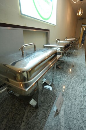 Frokostbuffé hver dag (mot et tillegg)