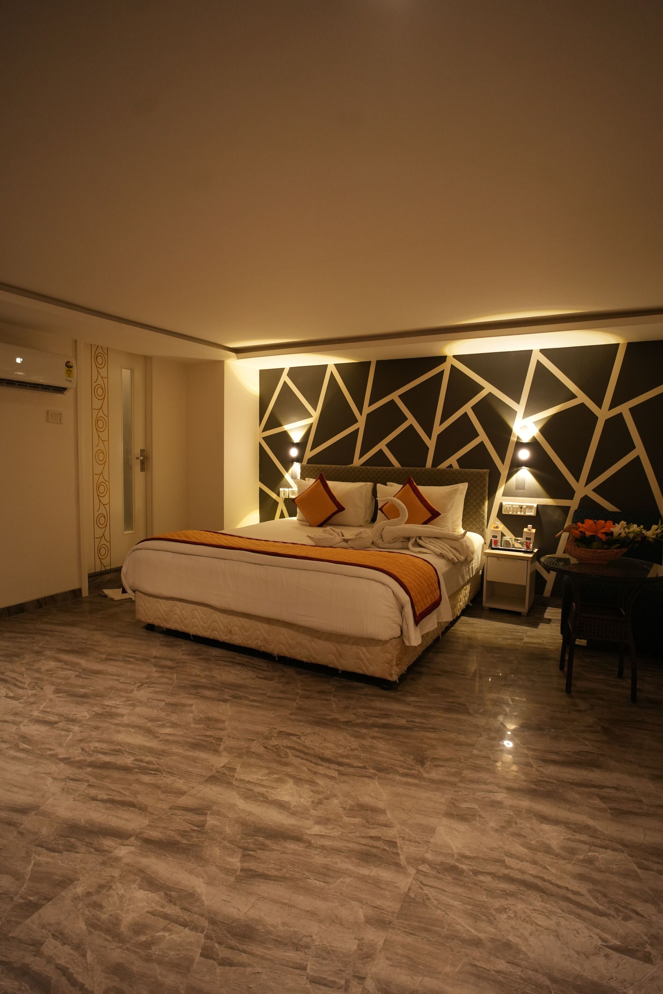 Rom – superior | Skrivebord og skrivebord for bærbar PC