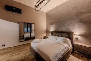 Luxury Suite | Desk, soundproofing, free WiFi - Soziglia Guest Rooms (Genoa)