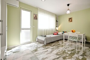 1 bedroom, iron/ironing board, WiFi, bed sheets - Mint Funny Condo Varna / Free Parking /Minutes from Varna beach (Varna)