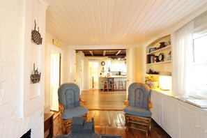 Interior - Historic colonial, a short walk to downtown and the beaches! (East Lyme)