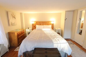 4 chambres, bureau, fer et planche à repasser, accès au Wi-Fi (inclus)