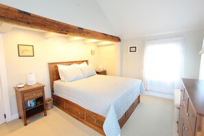 4 bedrooms, desk, iron/ironing board, free WiFi