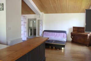 Interior - Gite marais poitevin, loft style, indoor SPA and free wifi (Saint-Hilaire-la-Palud)