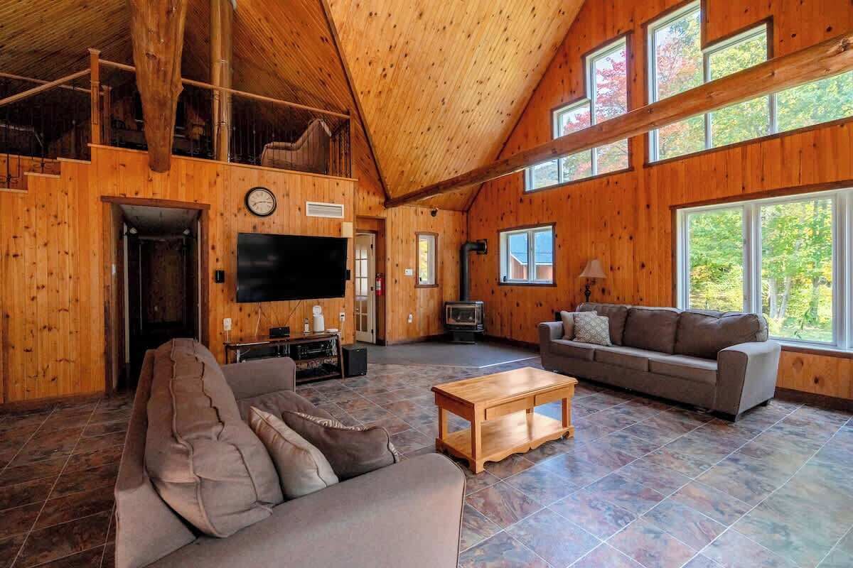 TV, fireplace, offices