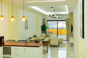 Living area - Beautiful modern apartment Angé 7ème tranche (Abidjan)