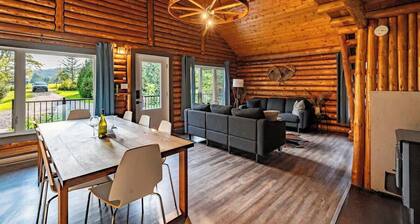 Adventure Awaits: Relaxing Hot Tub & Trail Access