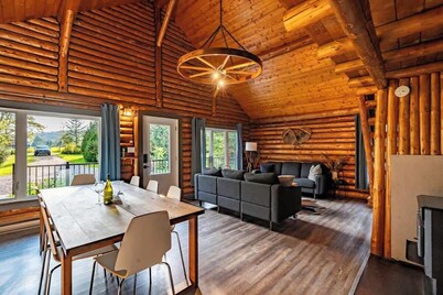 Adventure Awaits: Relaxing Hot Tub & Trail Access