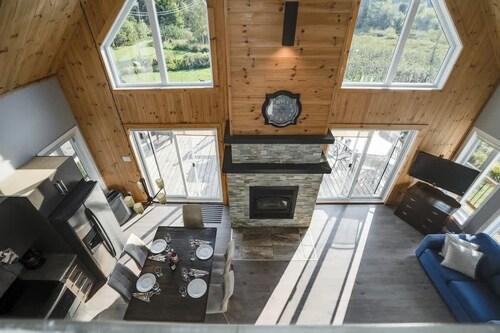 Panoramic Mountain Views, Hot tub and Fireplace