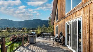 Unclassified image, 3 of 66, button - Lake Access Chalet with Hot Tub & Fire Pit (St-Raymond)