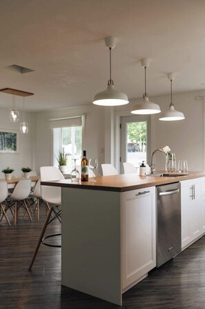 Dining - The Family House (Saint-Léonard-de-Portneuf)