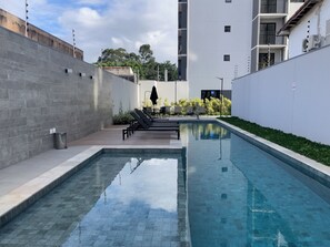 Outdoor pool, pool umbrellas, pool loungers - Vibe Vila Olímpia (Sao Paulo)