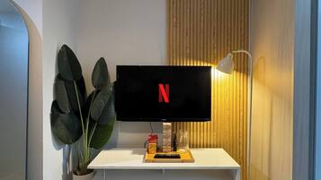 Apartamento, 1 habitación, balcón, vistas a la ciudad | Sala de estar