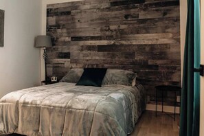 4 bedrooms, travel crib, WiFi, bed sheets