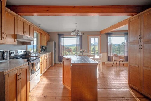 Rustic Chalet Hideaway: Hot Tub & Trail Access