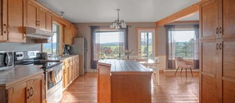 Rustic Chalet Hideaway: Hot Tub & Trail Access