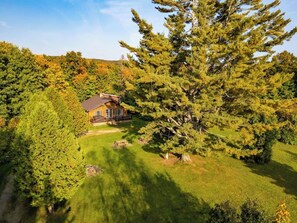 Exterior - The Royal Pine (Saint-Raymond)