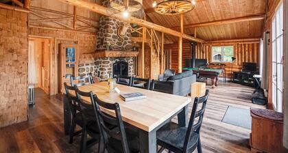 Riverside Log Cabin with Hot Tub and Fireplaces