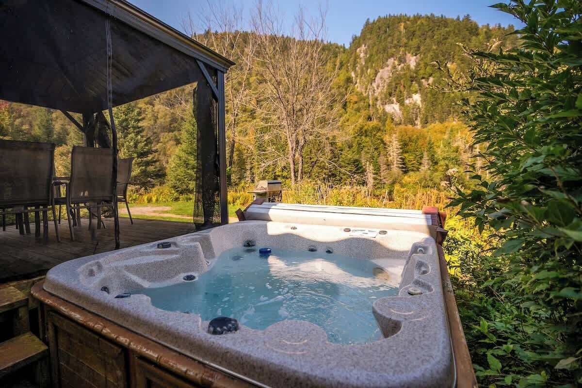 Outdoor spa tub