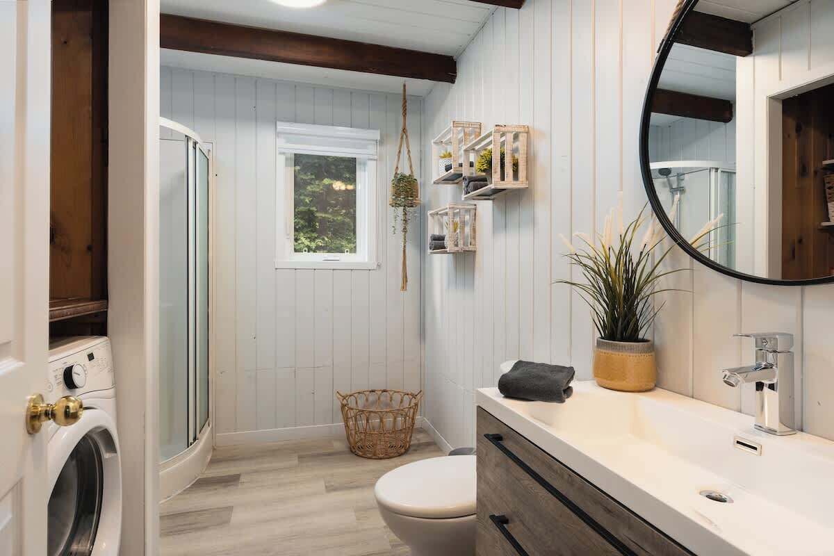 Een douche, een haardroger, handdoeken