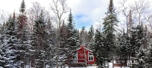 Exterior - Peaceful Chalet Waterfront with Hot Tub & Views (Lac-Sergent)