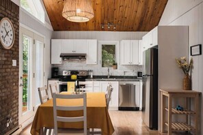 雪櫃、微波爐、焗爐、爐具