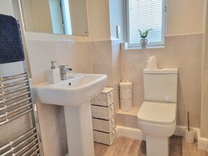 Cottage | Bathroom | Shower - Hafan Rhos (Colwyn Bay)