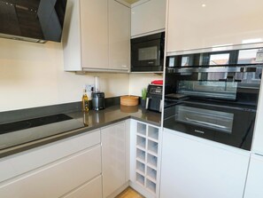 Dishwasher, cookware/dishes/utensils