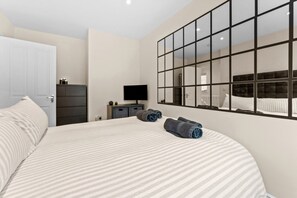 3 makuuhuonetta, yksilöllisesti sisustettu, yksilöllisesti kalustettu