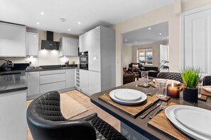 Lava-louças, talheres/pratos/utensílios de cozinha