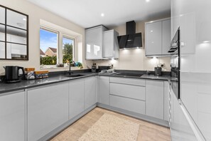 Lava-louças, talheres/pratos/utensílios de cozinha