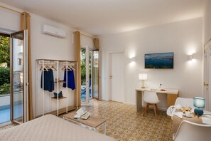 3 bedrooms, desk, iron/ironing board, travel crib