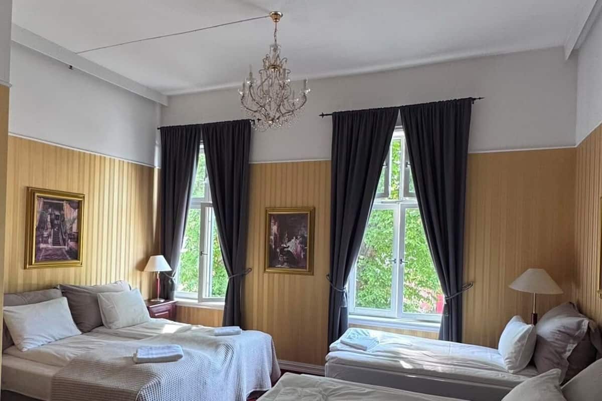 Basic Quadruple Room | WiFi (free), bed sheets