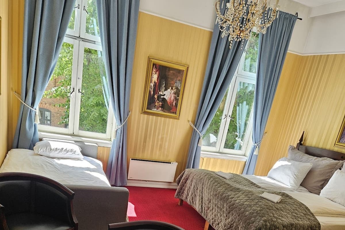 Basic Triple Room | WiFi (free), bed sheets
