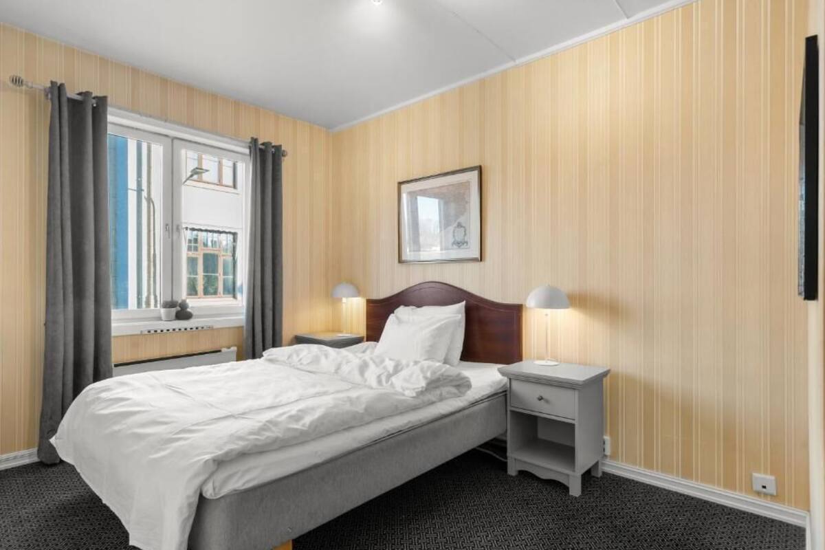 Basic Single Room | WiFi (free), bed sheets