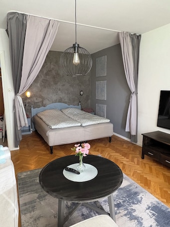 2 bedrooms, iron/ironing board, WiFi, bed sheets. IsabergLodge