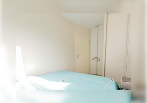 1 bedroom, iron/ironing board, WiFi, bed sheets - Private Room in Lille Centre (Lille)