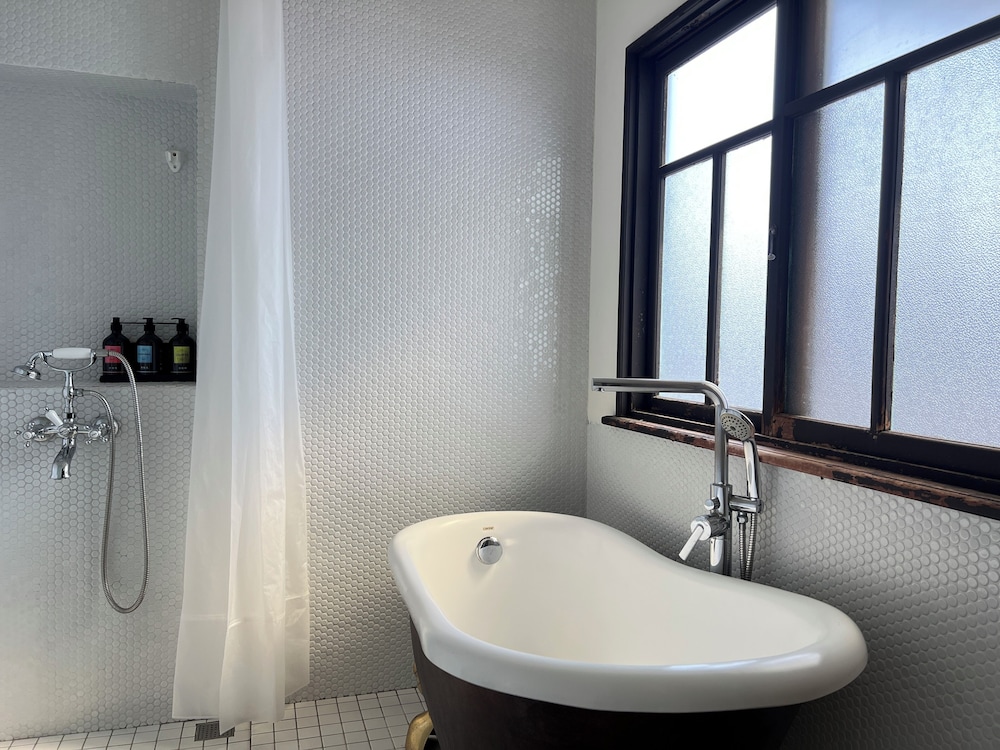 築跡民宿 by null