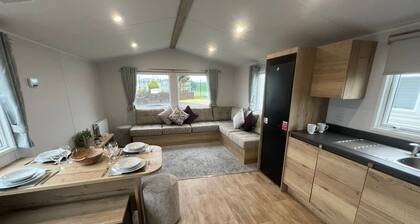 8 Guests - Swimming Pool - 1min to the Beach