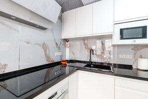 Private kitchen - Casa Feria, modern accommodation in Seville (Sevilla)