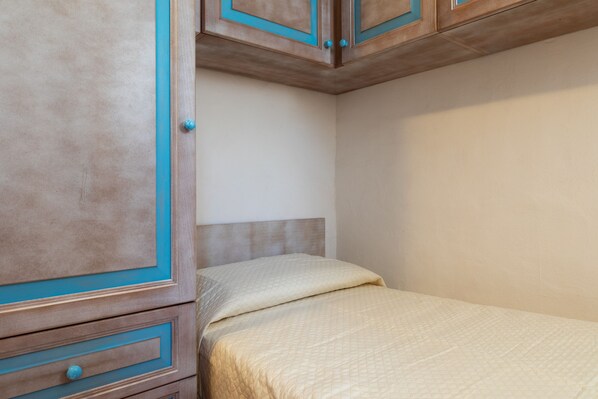 2 bedrooms